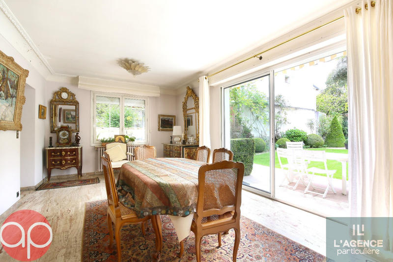 Maison - 264 m² - 10 pièces