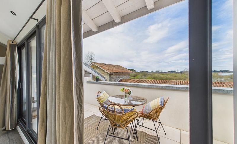 Maison - 350 m² - 9 pièces