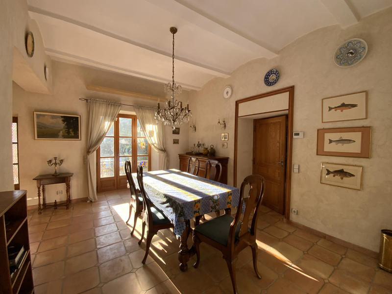 Maison - 234 m² - 8 pièces