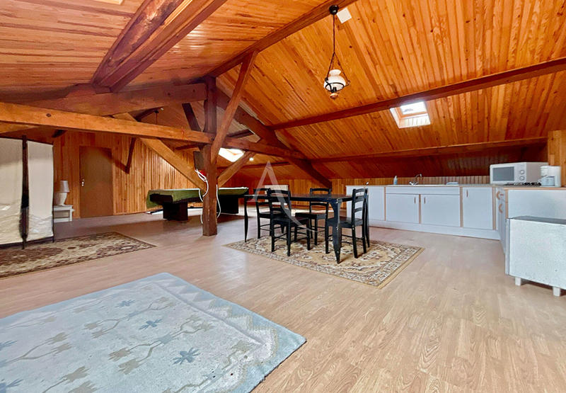 Maison - 230 m² - 7 pièces