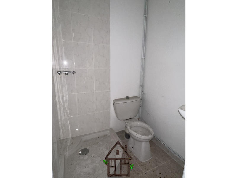 Maison - 270 m² - 16 pièces