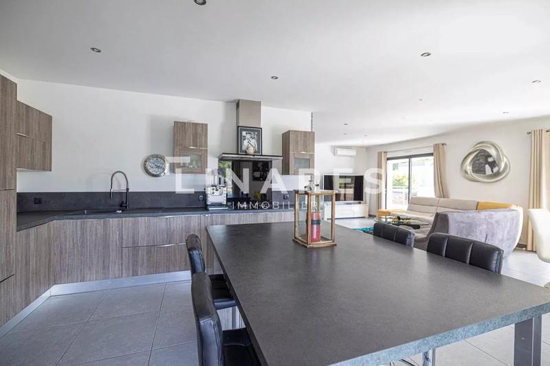 Appartement - 145 m² - 5 pièces