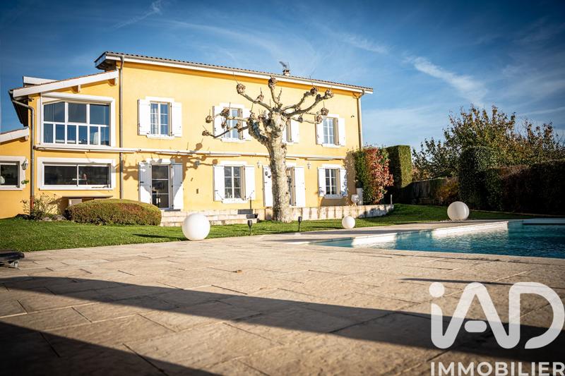 Maison - 332 m² - 6 pièces