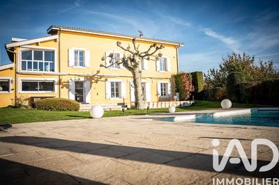 Maison - 332 m² - 6 pièces