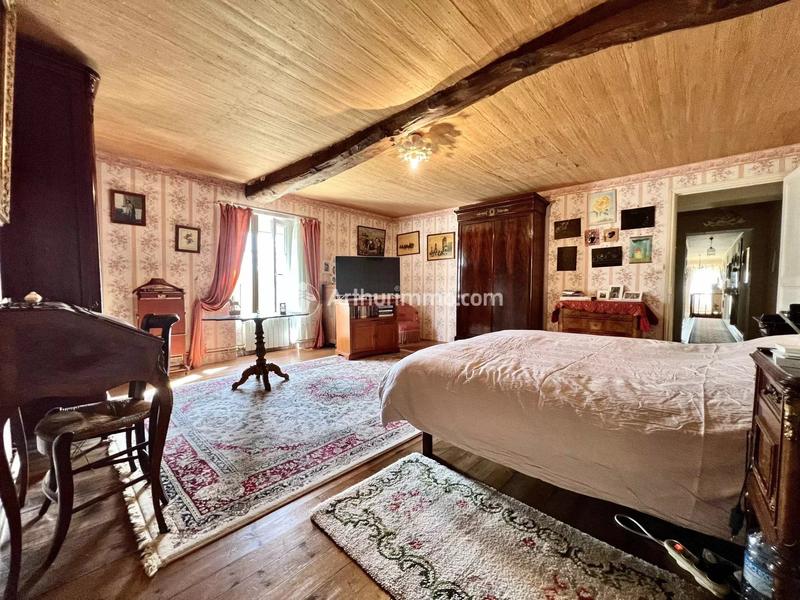 Maison - 220 m² - 8 pièces