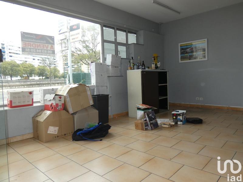 Local commercial - 684 m²