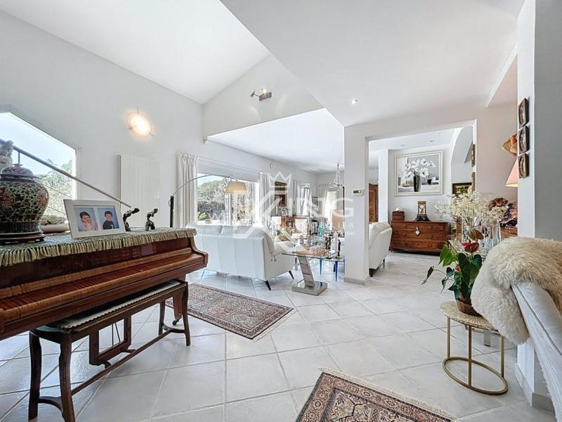 Villa - 250 m² - 6 pièces