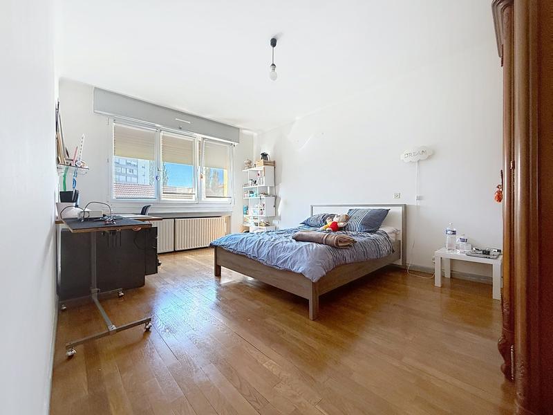 Maison - 240 m² - 10 pièces