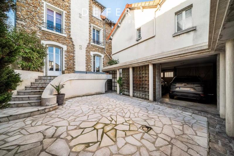 Maison - 200 m² - 8 pièces