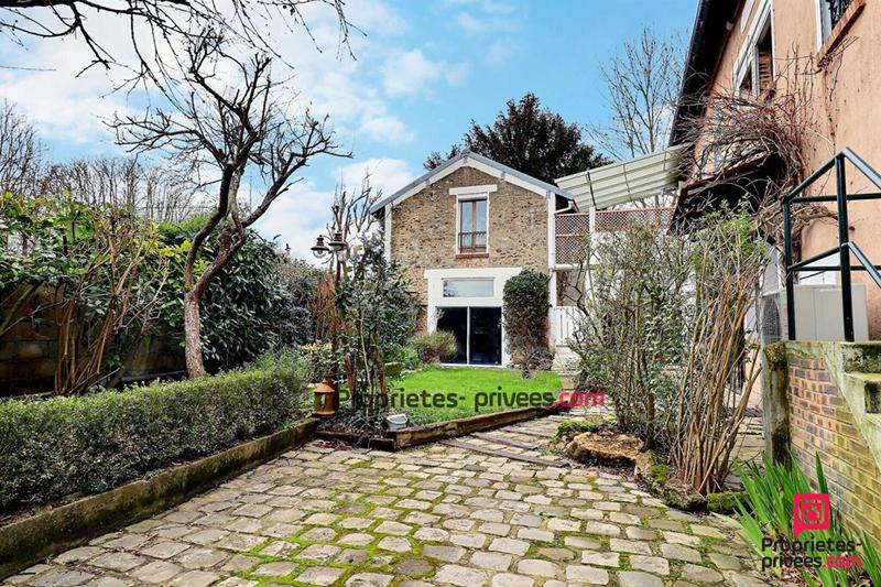 Maison - 250 m² - 8 pièces