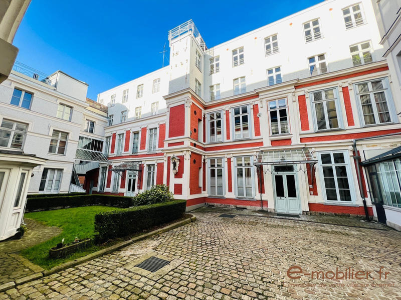 Appartement - 150 m² - 1 pièce