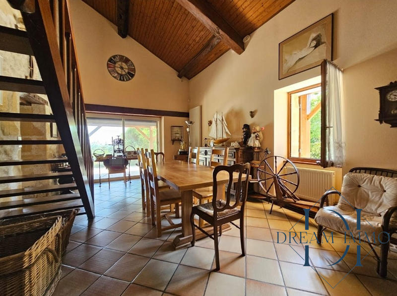 Maison - 263 m² - 7 pièces