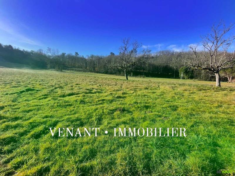 Terrain constructible - 4 472 m²