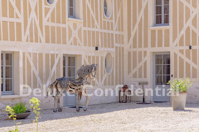 Maison - 900 m² - 20 pièces