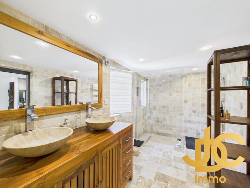 Maison - 194 m² - 7 pièces