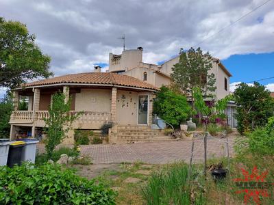 Maison - 255 m² - 8 pièces