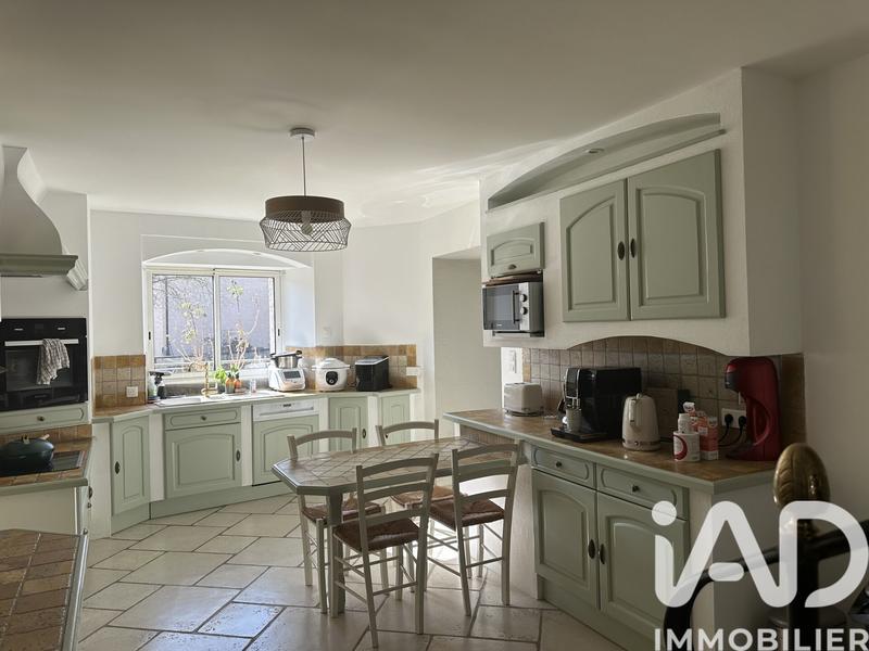 Maison - 234 m² - 8 pièces