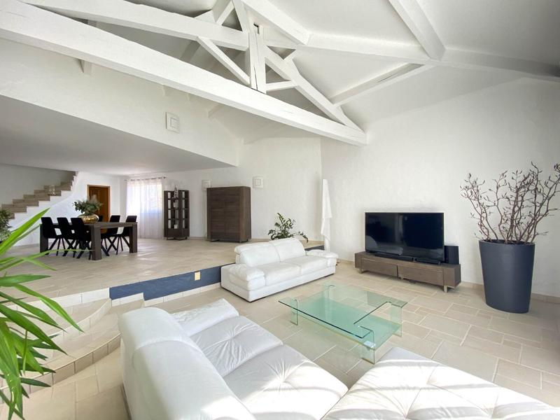 Maison - 335 m² - 8 pièces