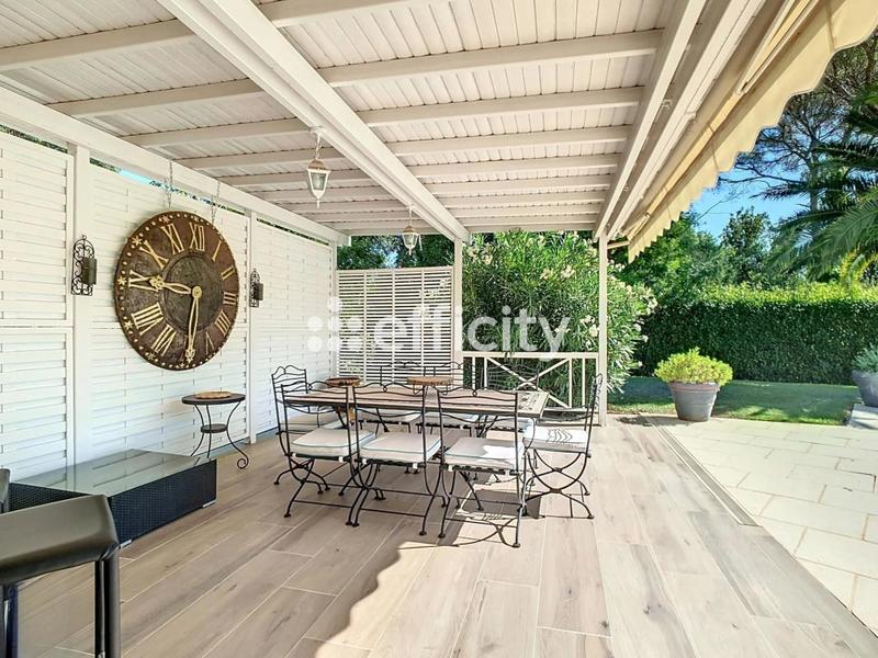 Maison - 180 m² - 5 pièces