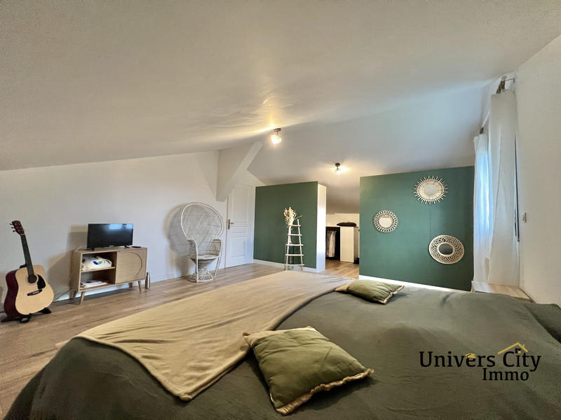 Maison - 259 m² - 8 pièces