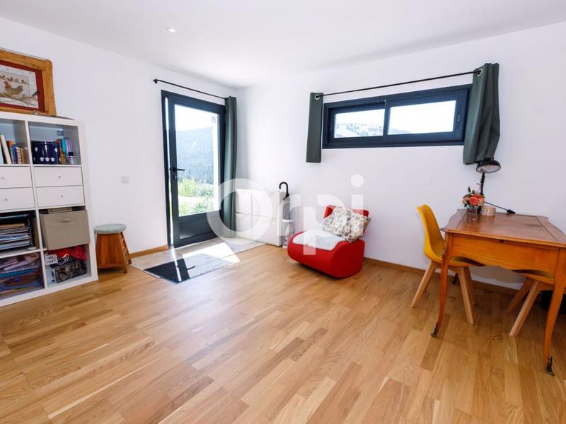 Maison - 250 m² - 6 pièces