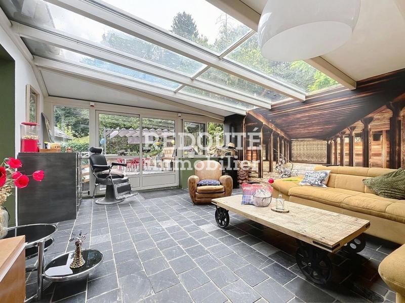 Maison - 220 m² - 6 pièces