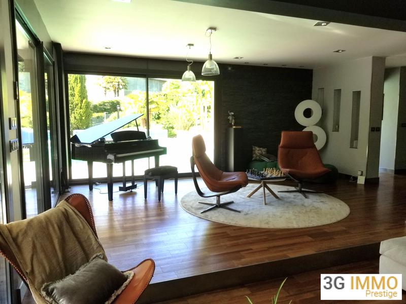 Maison - 279 m² - 11 pièces