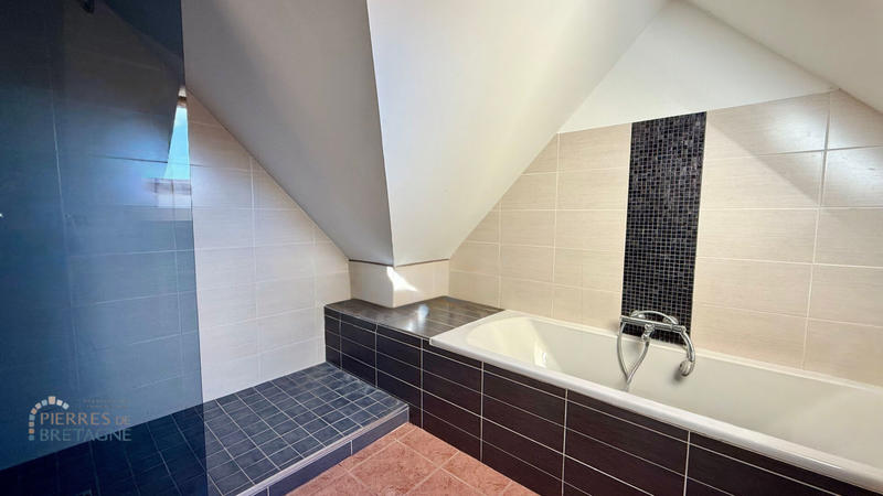 Maison - 107 m² - 7 pièces