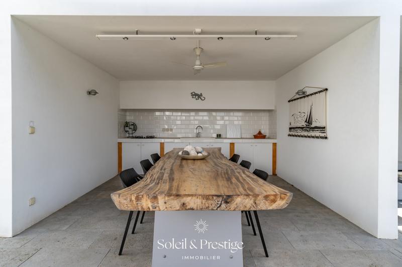 Maison - 313 m² - 8 pièces