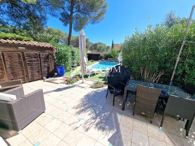 Maison - 96 m² - 5 pièces