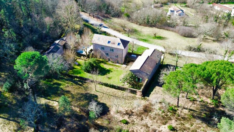 Demeure - 369 m² - 12 pièces