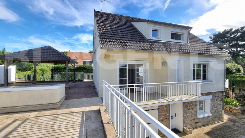 Maison - 295 m² - 9 pièces