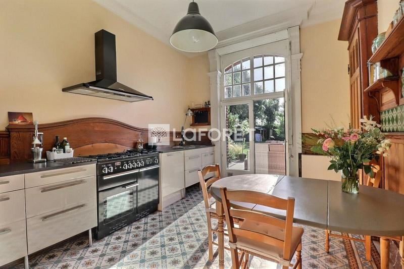 Maison - 273 m² - 7 pièces