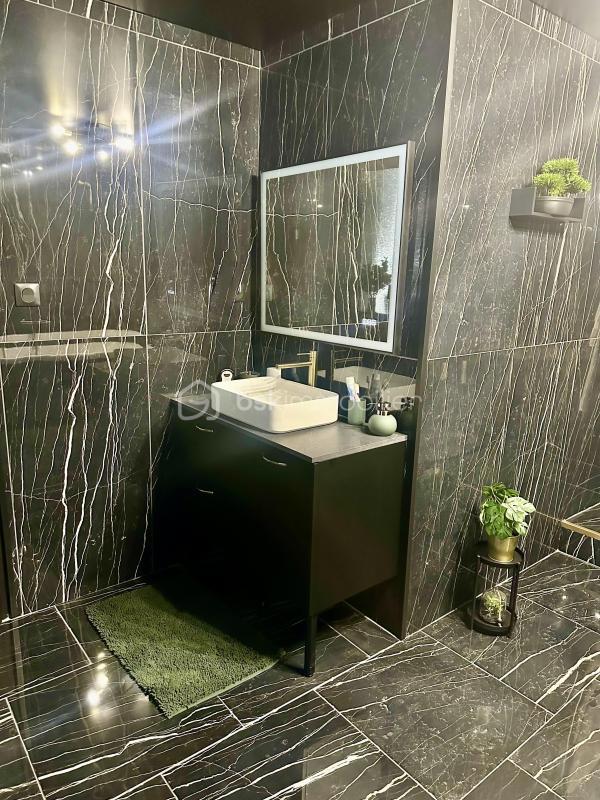 Appartement - 210 m² - 9 pièces