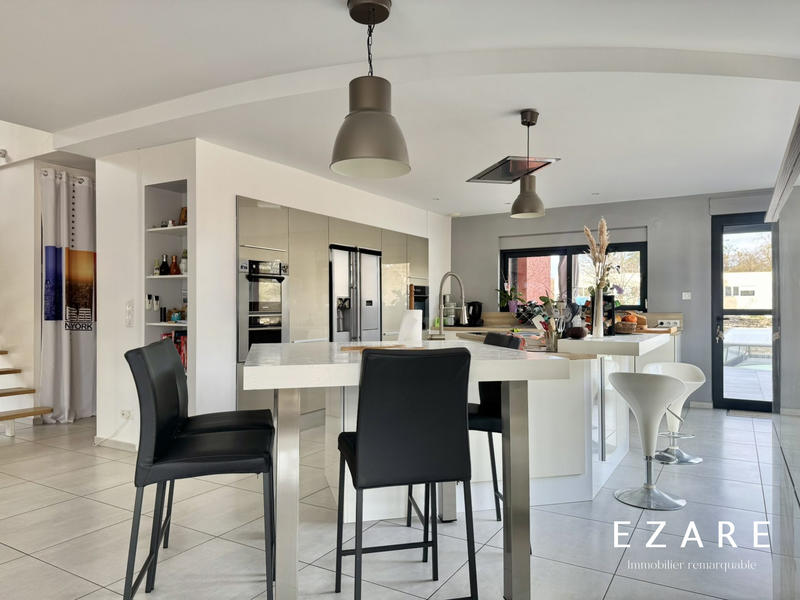 Maison - 357 m² - 7 pièces