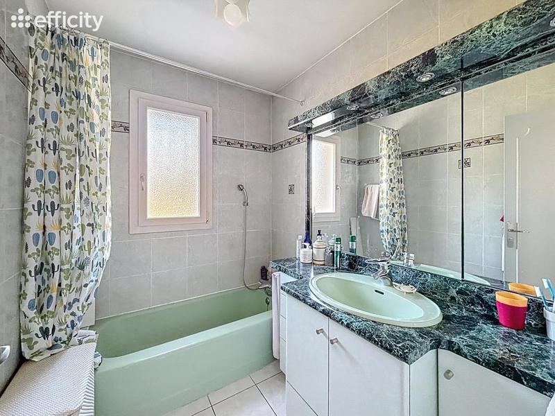 Pavillon - 226 m² - 6 pièces