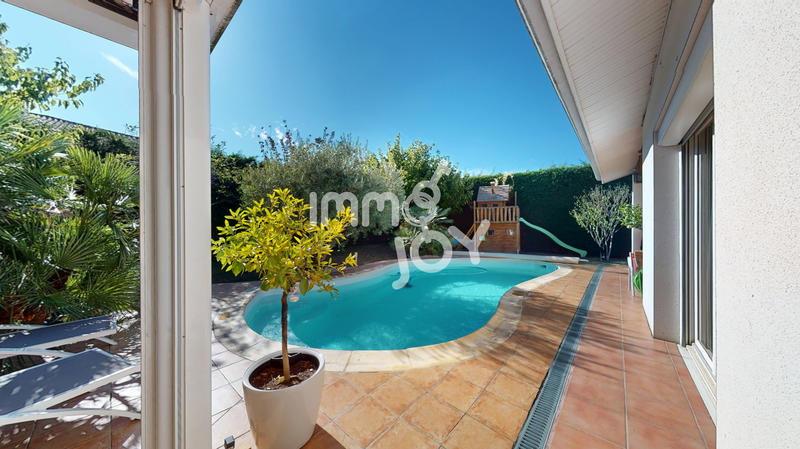 Maison - 159 m² - 7 pièces