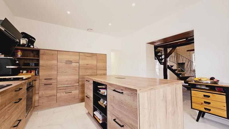 Maison - 180 m² - 5 pièces