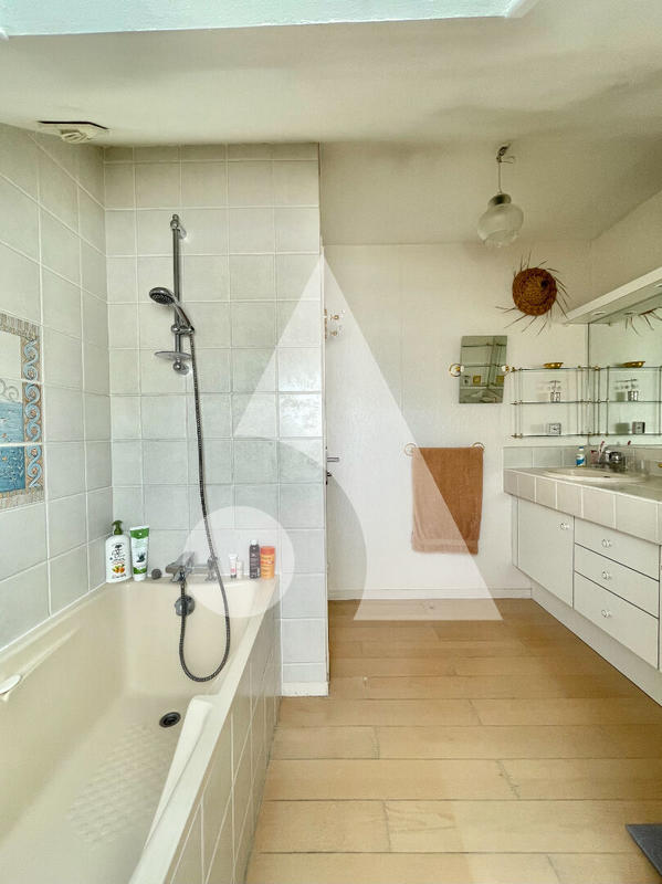 Appartement - 117 m² - 6 pièces