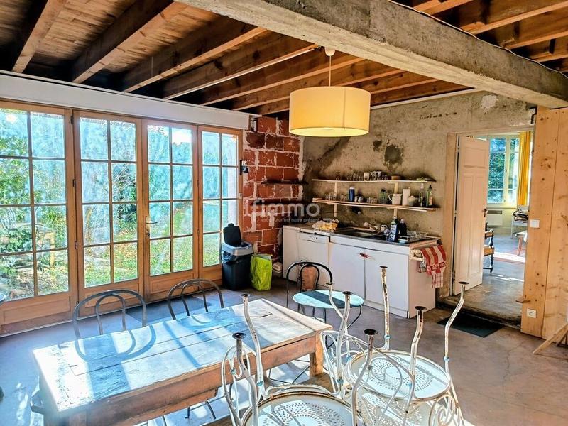 Propriété - 198 m² - 10 pièces