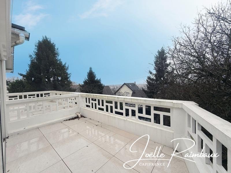 Maison - 186 m² - 7 pièces