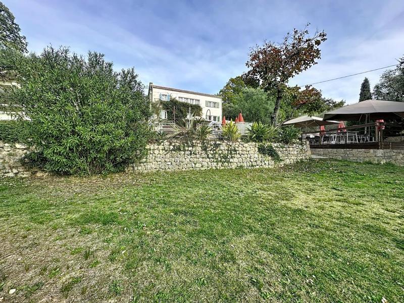 Mas - 350 m² - 6 pièces