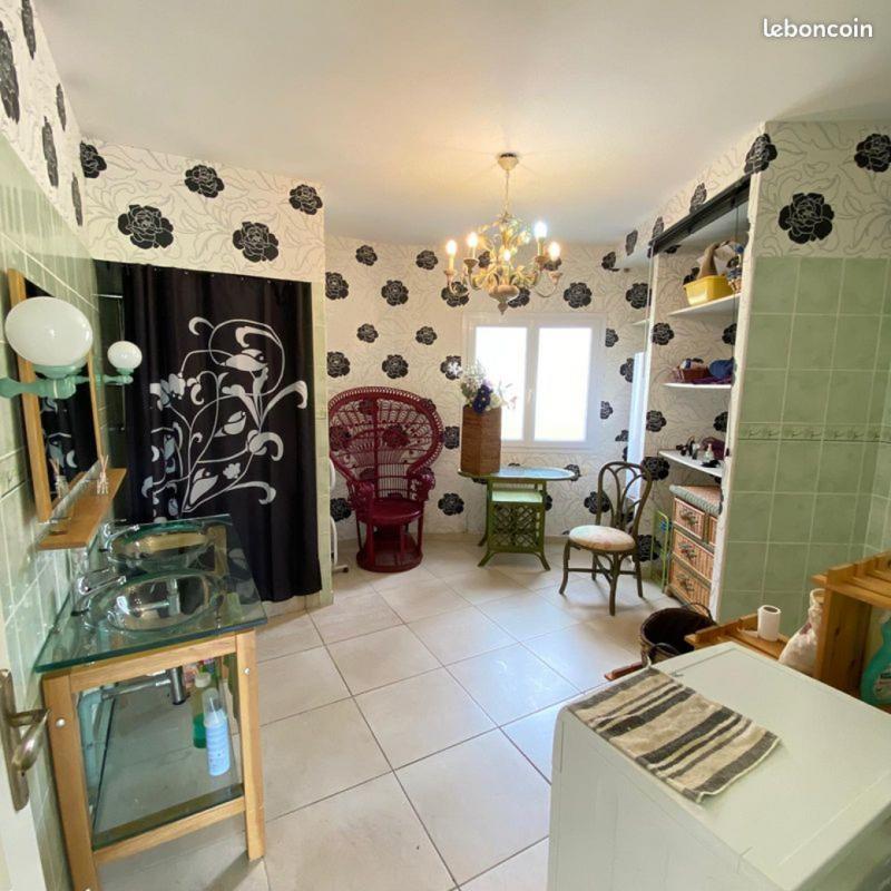 Pavillon - 235 m² - 7 pièces