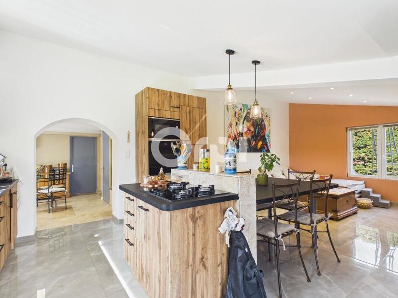 Maison - 140 m² - 6 pièces