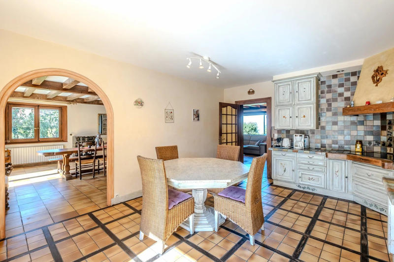 Maison - 300 m² - 8 pièces