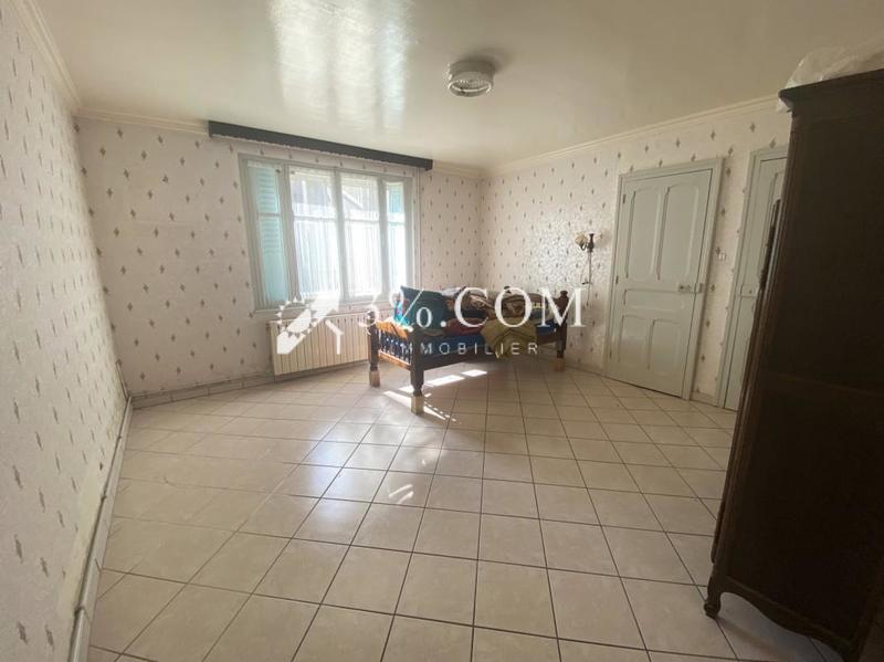 Maison - 230 m² - 8 pièces