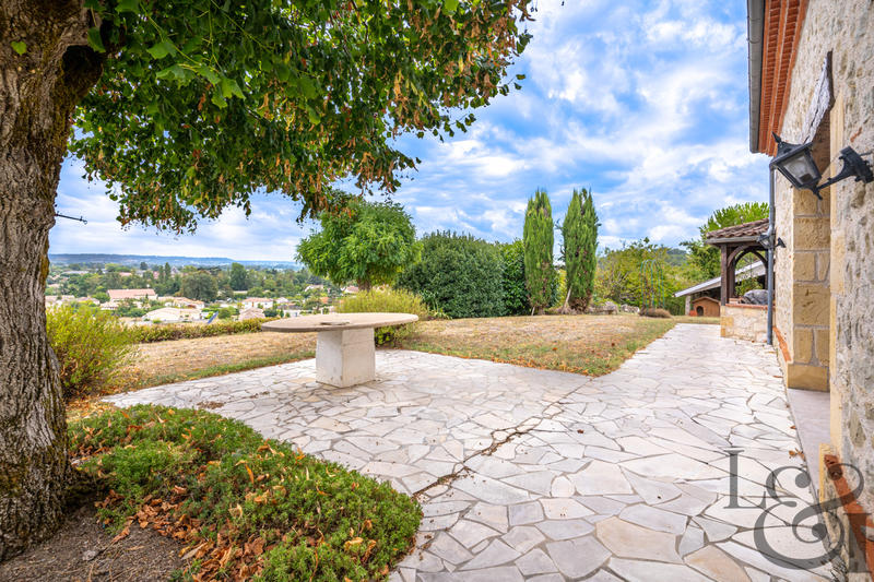 Maison - 225 m² - 5 pièces