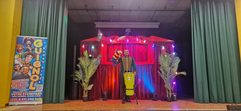 Guignol Rhône Alpes et Rio le majestueux perroquet