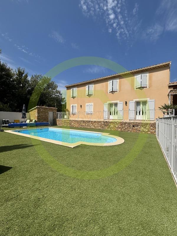 Maison - 200 m² - 7 pièces