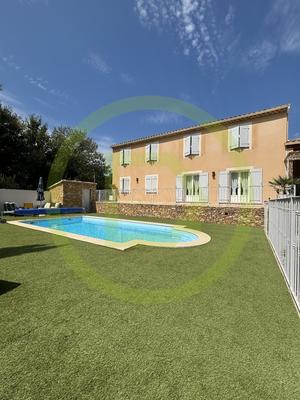 Maison - 200 m² - 7 pièces